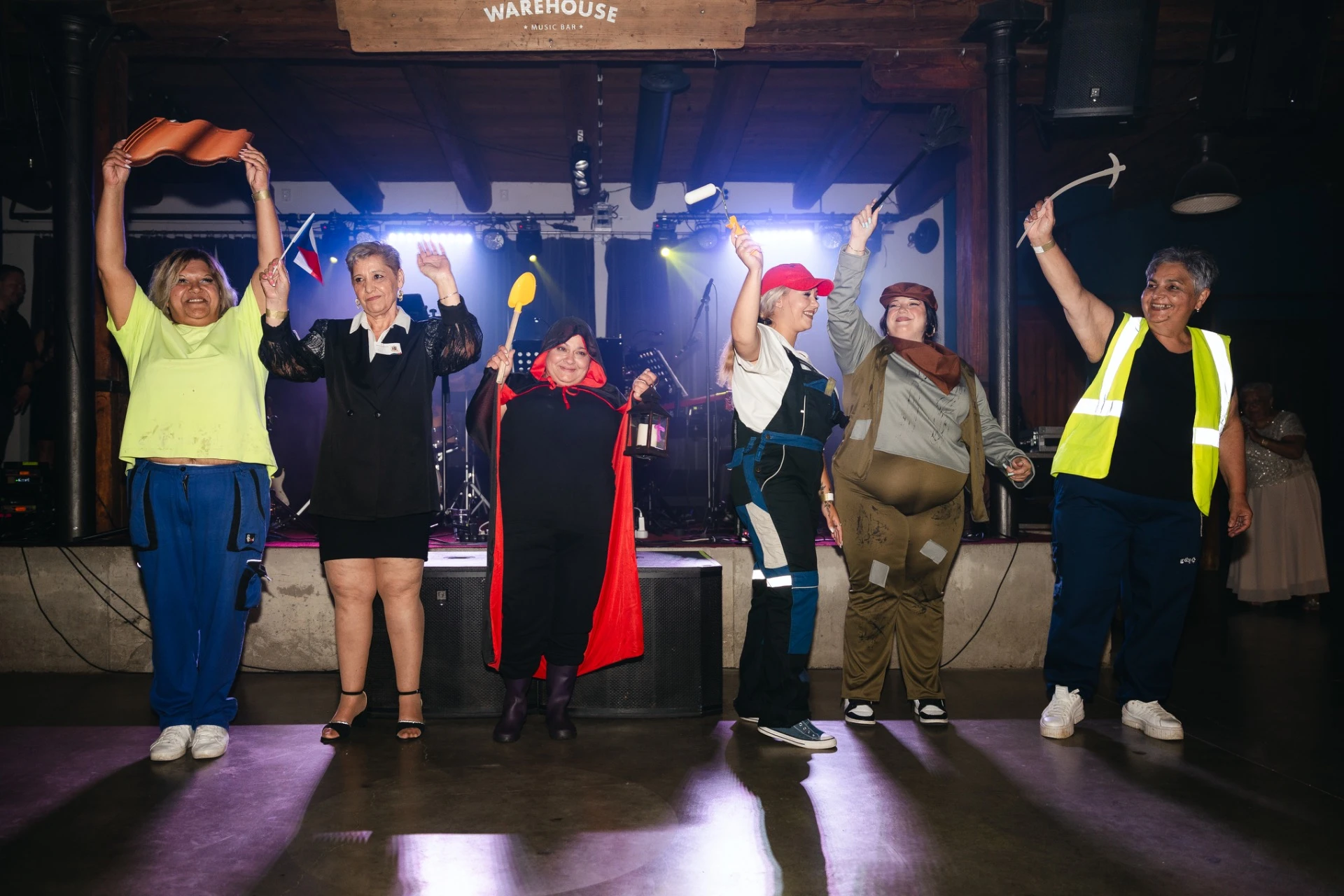 Queen Extravaganda v Clubu Warehouse